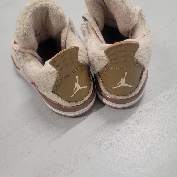 Little kids Jordan 4's - Picture 3 of 5